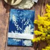 Détail d’un carnet mimosa en cyanotype format A5